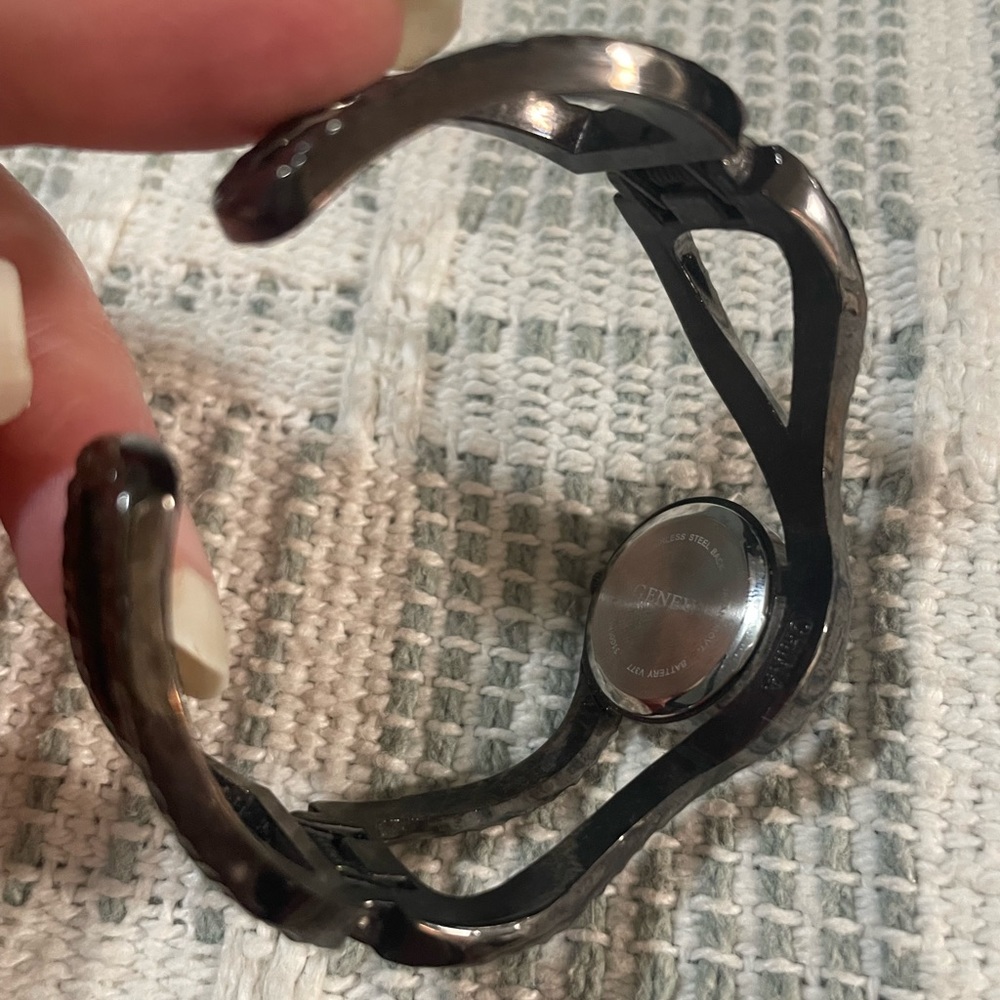Geneva bangle Watch - Picture 4 of 4